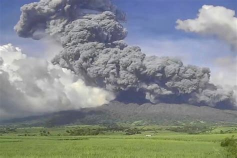 inactive volcanoes in the philippines|volcano eruption in philippines today.